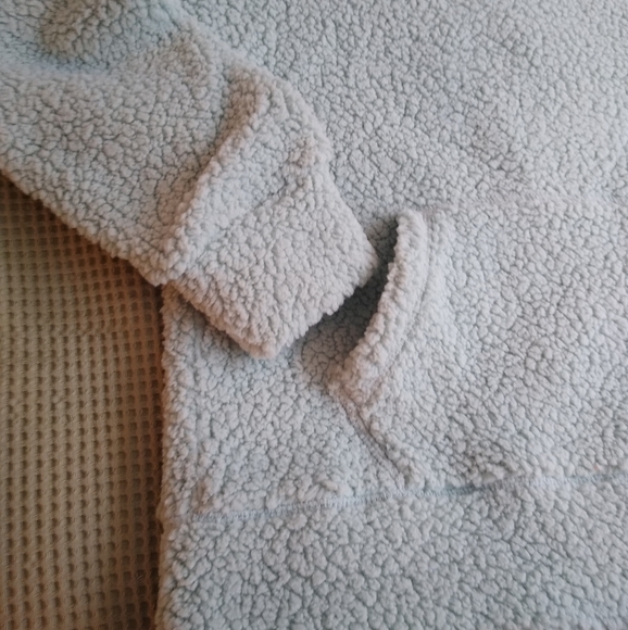 ❗ CLEARANCE ❗ kids Mint Green Hooded Sherpa Sweater Pocket Size XXL (14-16) - Picture 4 of 10